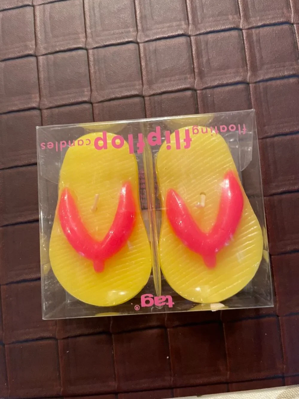 Tag Set of 2 Floating Flip Flop Candle New Yellow & Red